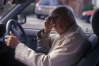 Sofer senior cu alcoolemie 0 74 a trecut pe rosu