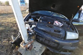 Tanar de 18 ani fara permis retinut pentru accident