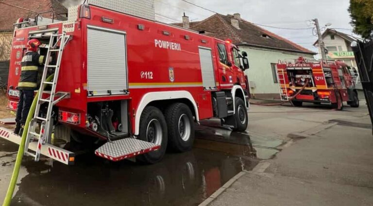 Trafic blocat langa mall ul de la Gara din cauza unei tevi de gaz sparte