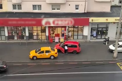 Trotuare ocupate de masini pe Soseaua Alba Iulia