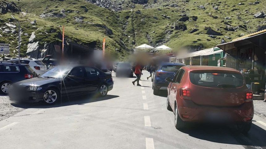 Turistii umplu drumurile nationale Politiiadirijeaza traficul pe Valea Oltului si Transfagarasan