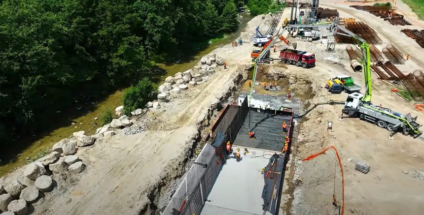 VIDEO Autostrada A1 Sibiu Pitesti Lucrari Cornetu