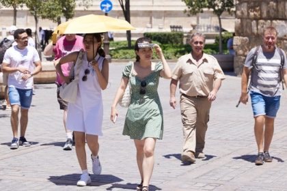 Val de caldura moderata temperaturi stabile si putine ploi