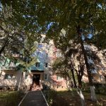 Vecinii despre fetita de 13 ani sinucisa pe O stirii