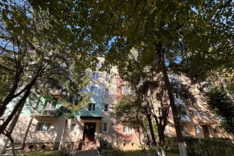 Vecinii despre fetita de 13 ani sinucisa pe O stirii