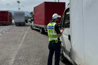 A pus numere false pe duba si s a intalnit cu politia