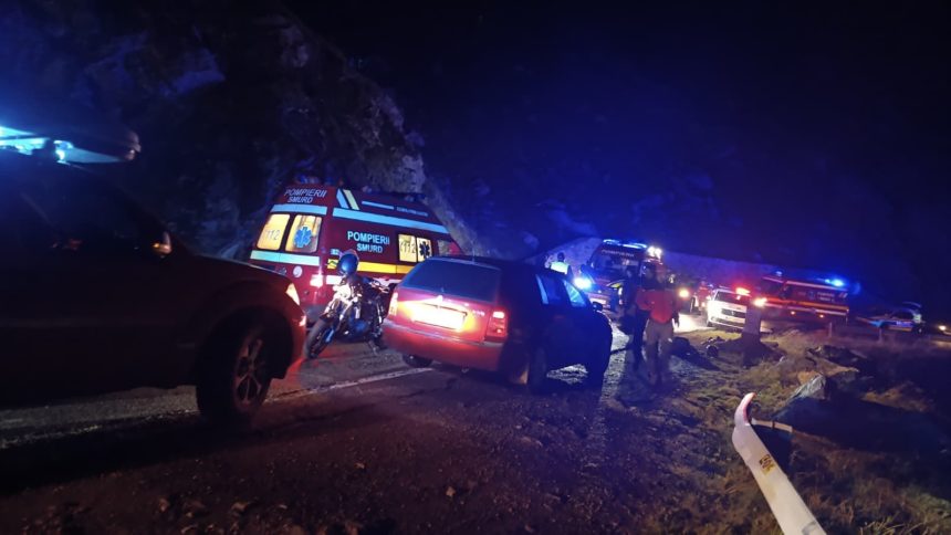 Accident grav pe Transfagarasan motociclist lovit de borna