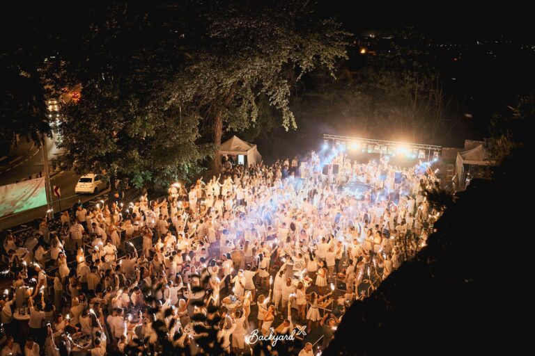 Backyard revine cu Back in Black Sibiu are cel mai tare party la Bastionul Soldisch