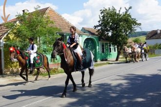 Cand satul ajunge pe Instagram Sibiul lanseaza campania Traditiile sunt cool