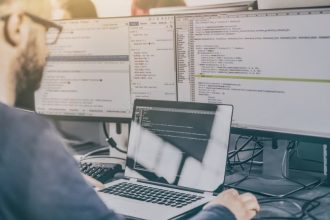 Ce risti expunandu ti IP ul si adresa de Internet