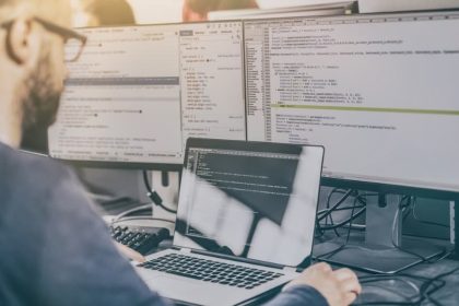 Ce risti expunandu ti IP ul si adresa de Internet