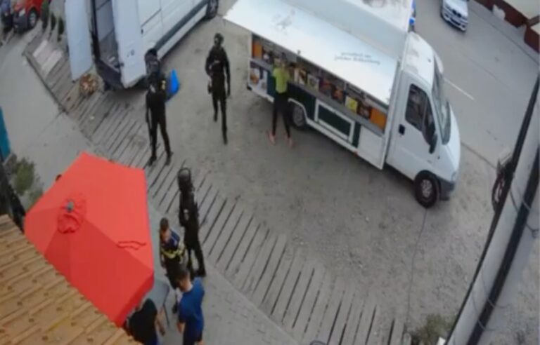 Chef intrerupt de mascati intr un sat din Sibiu