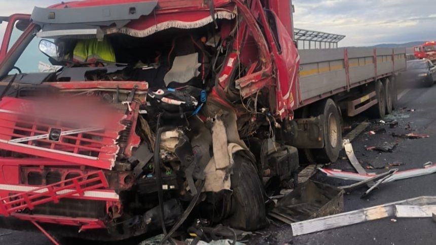 Coliziune in lant pe A1 Sibiu Sebes TIR zdrobeste camion
