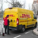 Comanzi din strainatate DHL creste preturile livrarilor