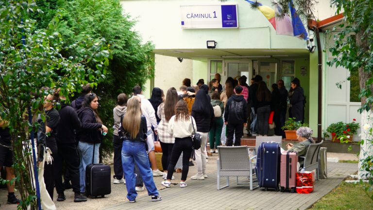 Cozi si emoii la cazrile in caminele din Sibiu