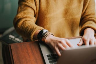 Cum s alegi laptopul ideal pentru scoala sau birou