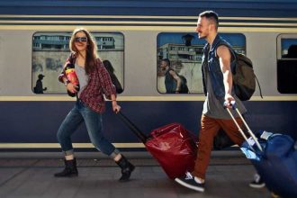 De la 1 octombrie studentii calatoresc ieftin cu trenul