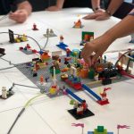 De la joc la terapie Cum LEGO aduce calm