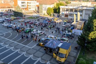 Dominic Marcu rege la Medias Podium spectaculos cu Tesla Ferrari si Mitsubishi