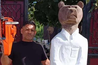 Dragos sculptorul din Miercurea Sibiului cu drujba