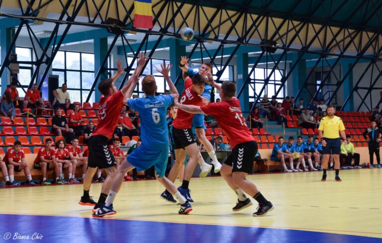 Elevii de la CSS Sibiu se antreneaza gratuit in sali de sport