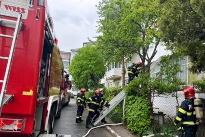 Incendiu intr un bloc din Terezian locatarii evacuati