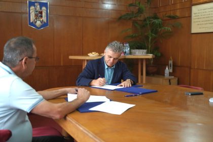 Lacul Heletiu se reamenajeaza Primaria Medias a semnat contractul