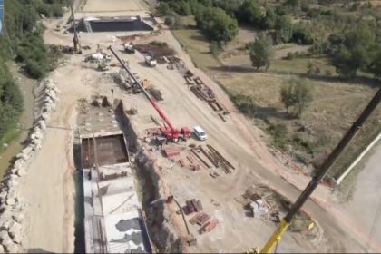 Mobilizare urias pe Autostrada Sibiu Piteti 900 muncitori 200 utilaje