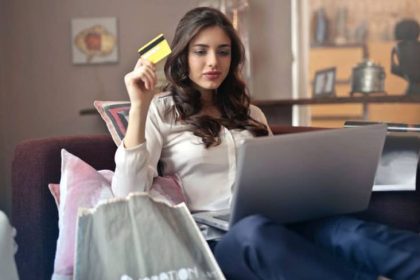 Online ul nu mai e attractive romanii isi limiteaza cumparaturile