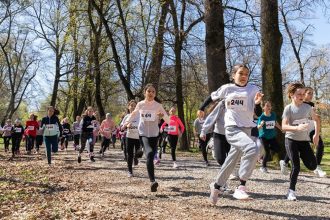 Peste 500 de participanti la Crosul Copiilor Sibiu