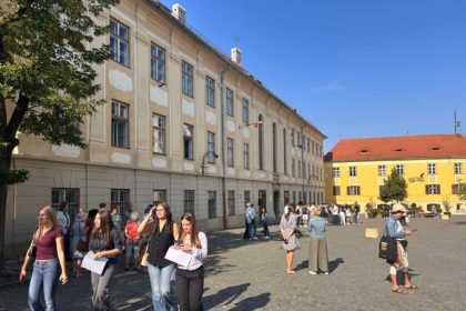 Prima zi de scoala trista la Sibiu curti goale