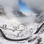 Primii fulgi de nea pe Transfagarasan cand se inchide drumul