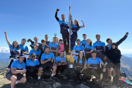 Provocare extrema pe Moldoveanu Tineri cu halter de 100 kg