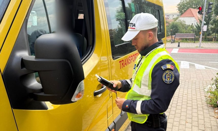 Raz pe microbuzele scolare din Sibiu poliia verific oferii
