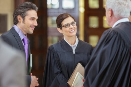 Razboi pe robe grefierii doresc egalitate cu magistratii