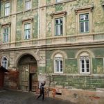 Replica locatarilor din Coroana Ungariei dupa amenda Primariei Sibiu Am salvat cladirea Am investit 110000 lei pana acum