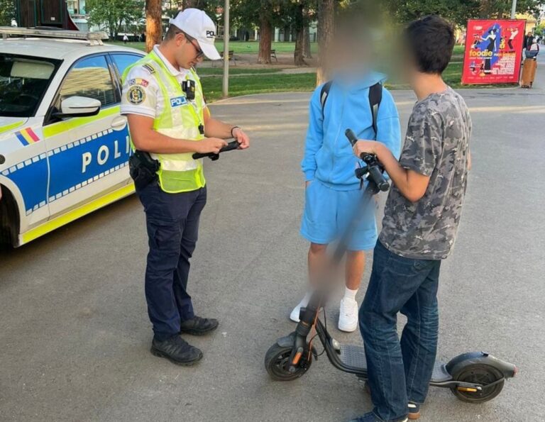 Sanctiuni pentru trotinetistii din Sibiu de la trotuar la casti