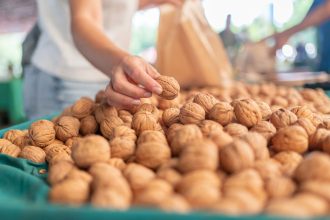 Seceta afecteaza nucile pomii sunt imaturi pretul creste