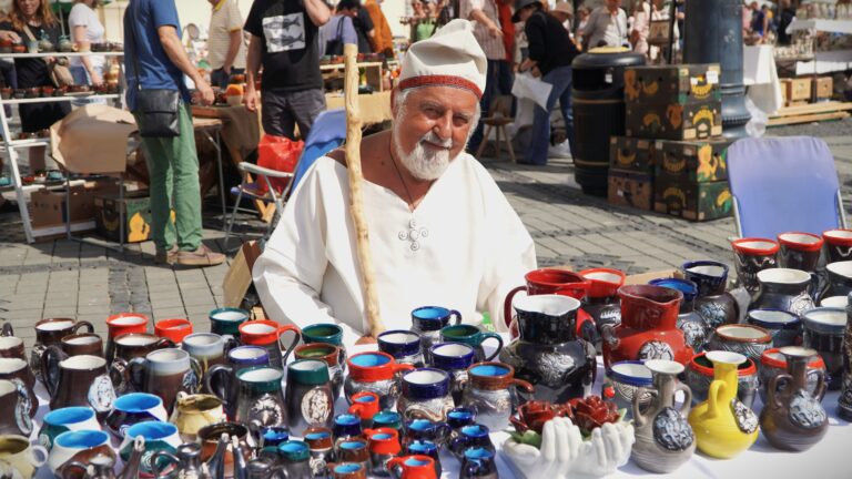 Sibiu capitala lutului Targul Olarilor atrage sute de vizitatori