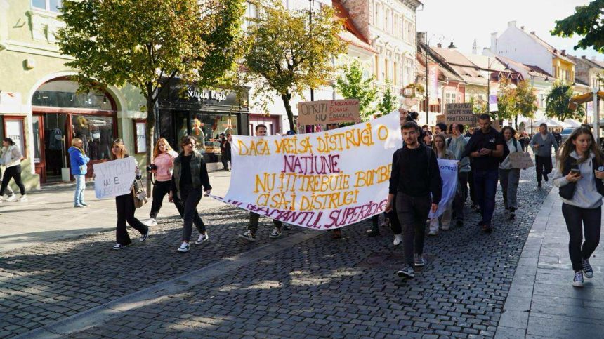 Studenti au protestat la Sibiu Educatia e o investitie