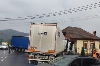 TIR din Sibiu implicat in accident pe DN7