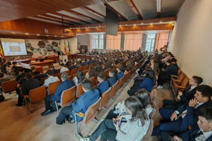 Tinerii se implica activ in dezbaterea transportului urban