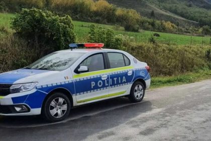 Trafic ingreunat pe DN14 dupa rasturnarea unui TIR