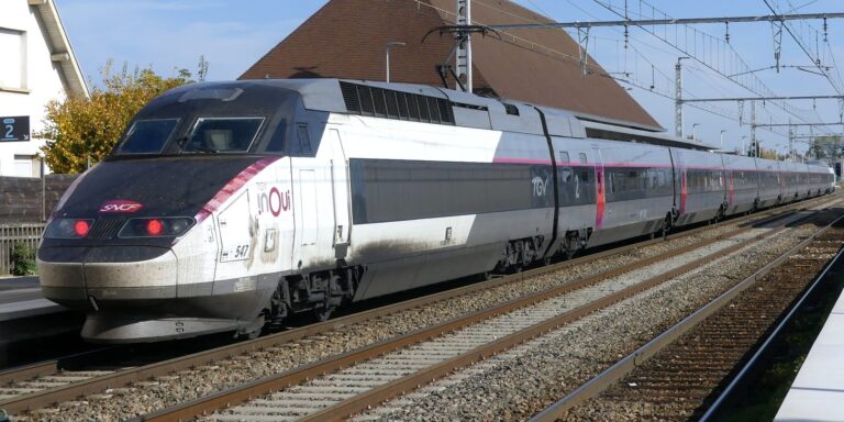 Trenul de mare viteza din Franta blocat de hotii de cupru