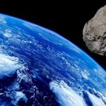 Un asteroid urias de dimensiunea a doua tereniuri de fotbal se apropie de Pamant