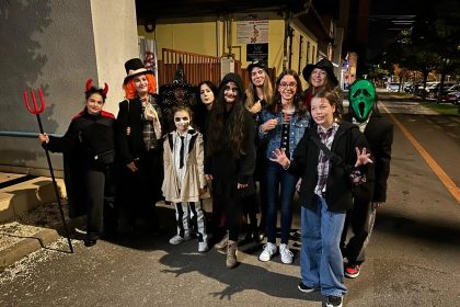 Uneori e joc alteori e vindecare Drama Squad din Sibiu