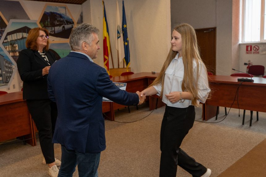 Zeci de elevi din Medias recompensati pentru performante la evaluari