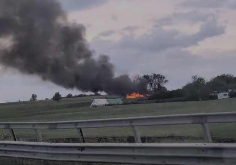 incendiu puternic la aciliu stana in flacari video