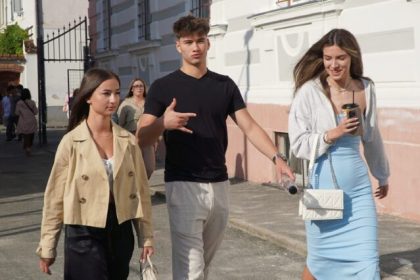 prima zi de scoala bucuria revederii copiilor