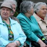 Ajutor de 400 lei pentru pensionarii din Romania